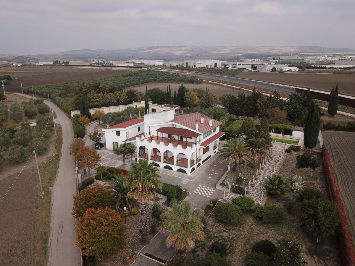 Villa Bruna Country Holiday มาเตรา ภายนอก รูปภาพ