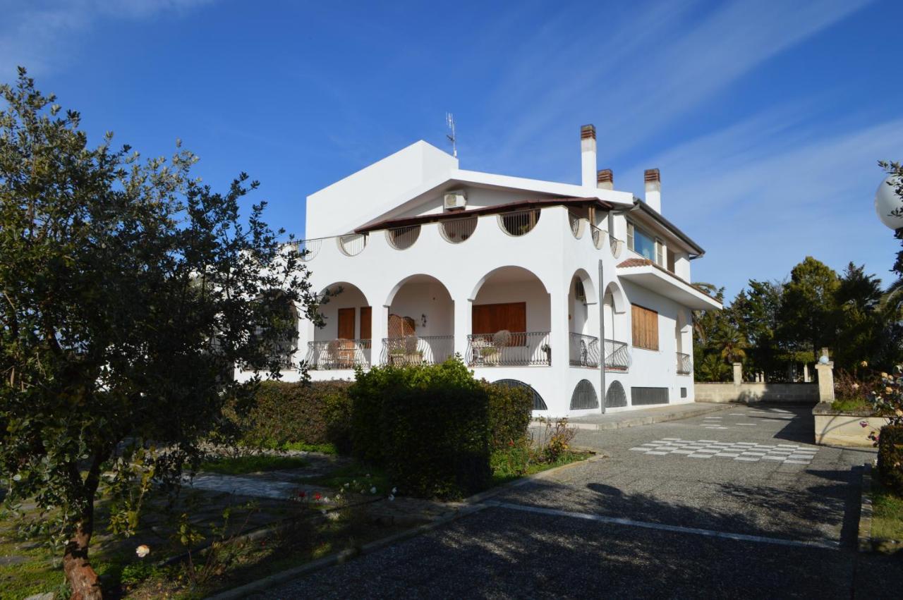 Villa Bruna Country Holiday มาเตรา ภายนอก รูปภาพ